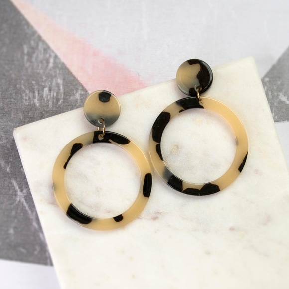 Jewelry - Acrylic Resin Drop Circle Earrings Tan & Black